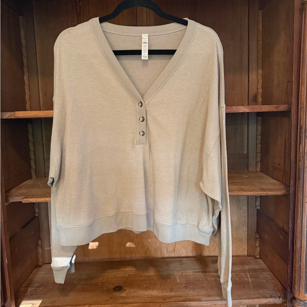 ALO Yoga Women's V-Neck Button Pullover in Light Taupe